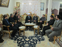 استاندار سمنان با خانواده یک شهید و جانباز نخاعی سمنانی دیدار کرد.