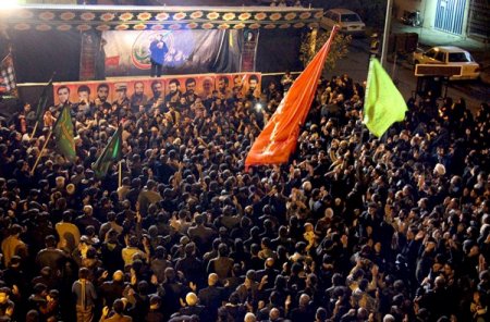 تجمع عظیم مردم سمنان در شام غریبان اباعبدالله الحسین(ع)