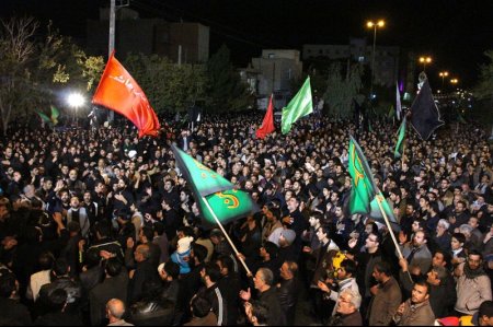 تجمع عظیم مردم سمنان در شام غریبان اباعبدالله الحسین(ع)