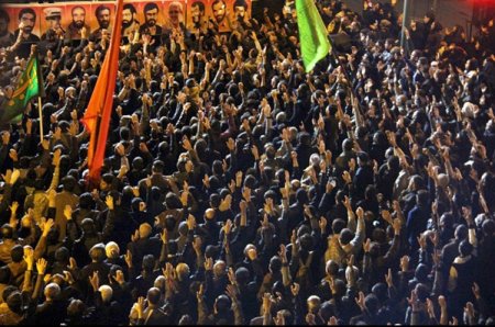 تجمع عظیم مردم سمنان در شام غریبان اباعبدالله الحسین(ع)