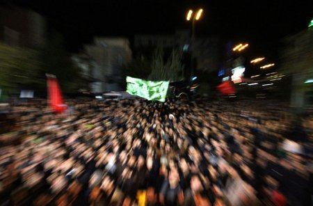 تجمع عظیم مردم سمنان در شام غریبان اباعبدالله الحسین(ع)