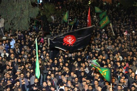 تجمع عظیم مردم سمنان در شام غریبان اباعبدالله الحسین(ع)