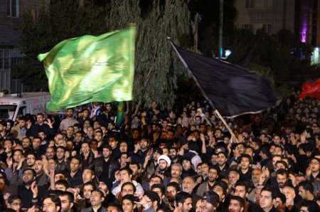 تجمع عظیم مردم سمنان در شام غریبان اباعبدالله الحسین(ع)