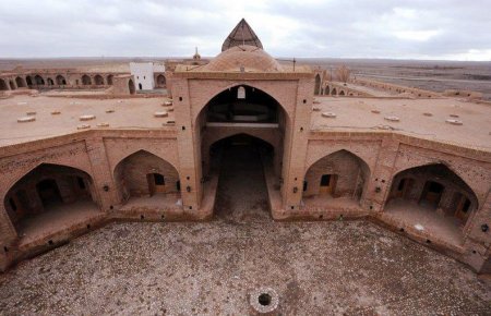 کاروانسرای میاندشت